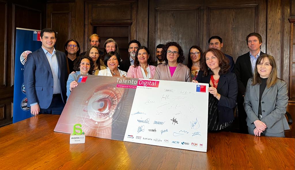 Talento Digital para Chile renueva su Compromiso Público Privado